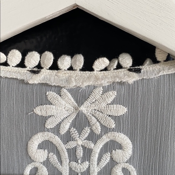 *SOLD* Embroidered kimono - Picture 4 of 7